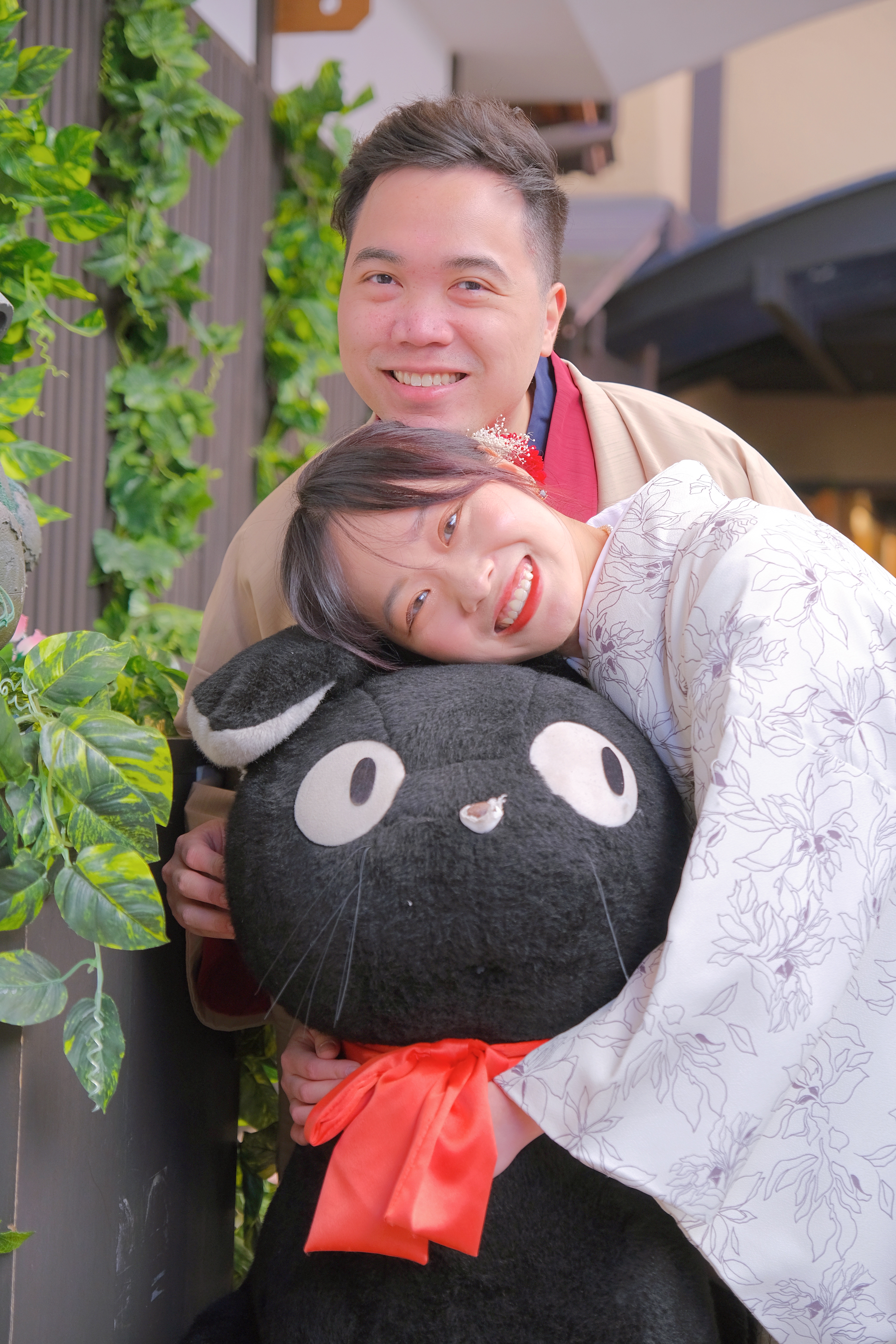 Newlyweds strolling through the city